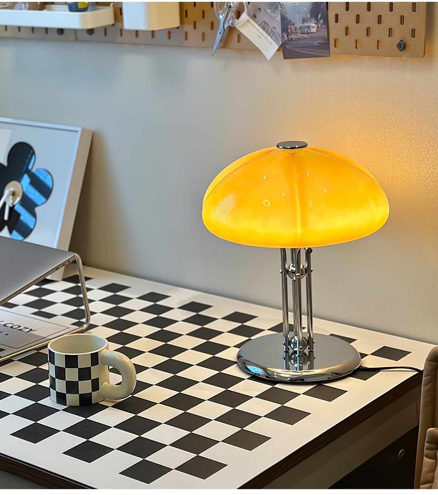 Lampe de Table Pilz Bauhaus – Design Moderne avec Abat-jour en Verre Amber