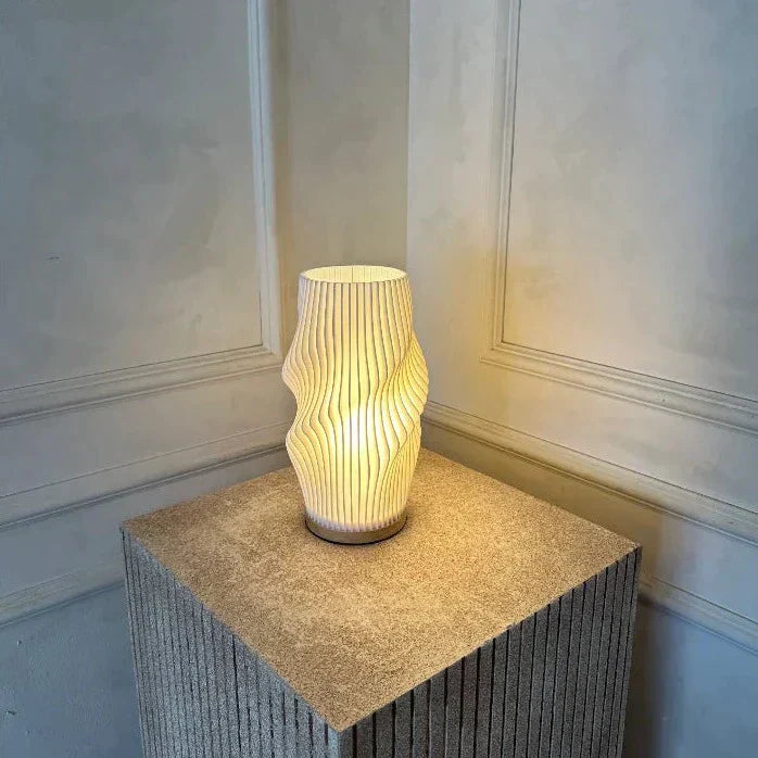 Lampe Serene Wavecrest - Élégance Contemporaine avec Dimmable USB