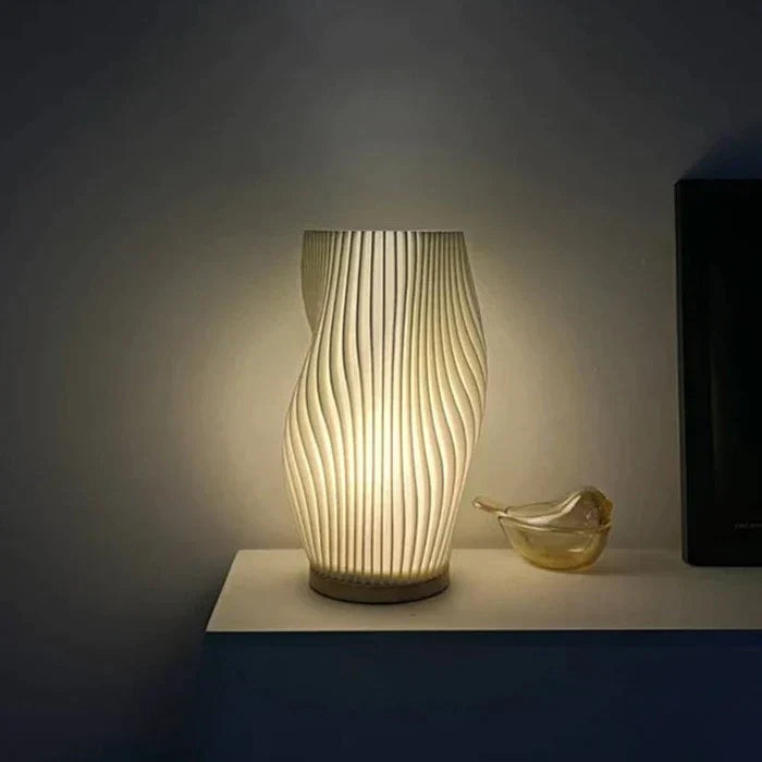 Lampe Serene Wavecrest - Élégance Contemporaine avec Dimmable USB