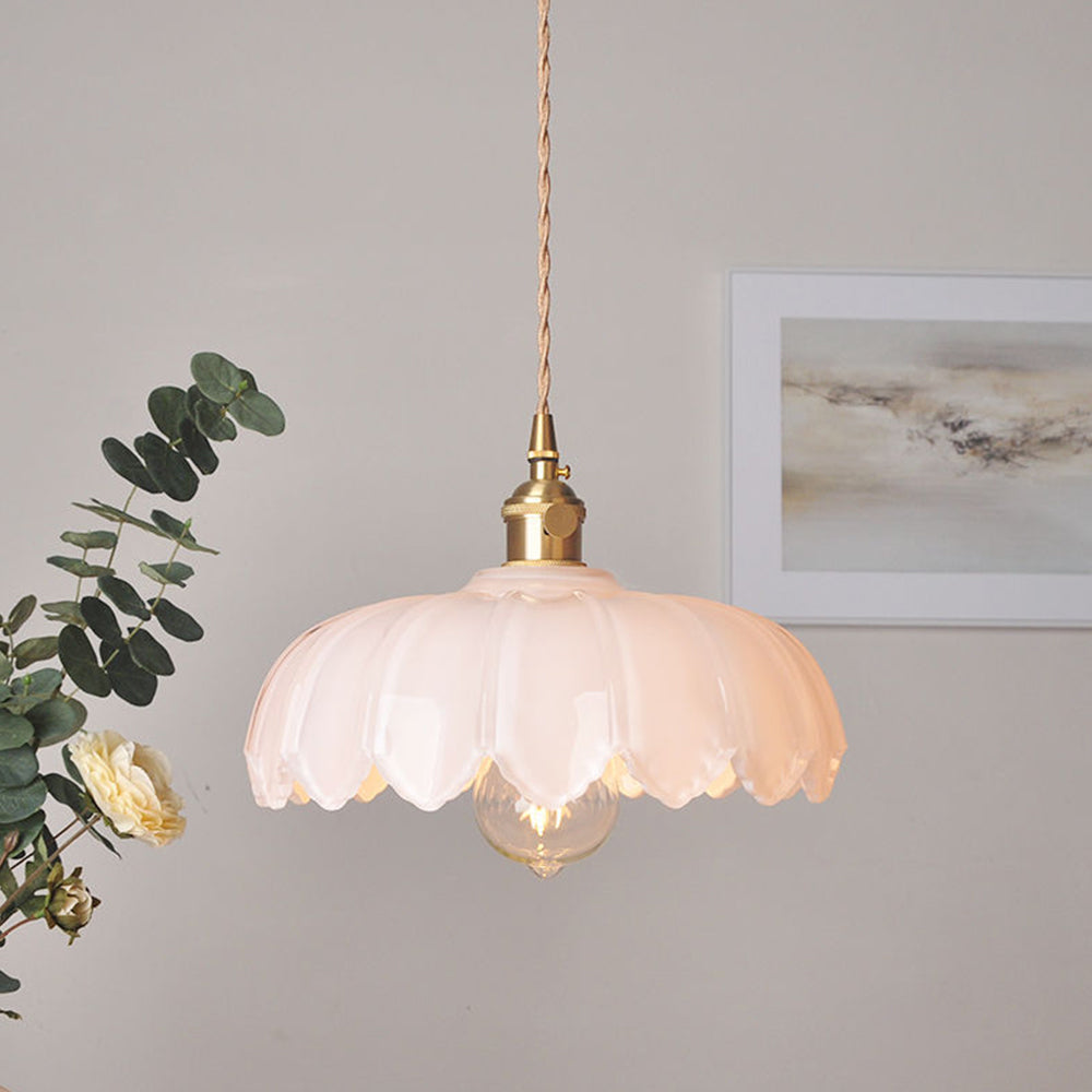 Lampe suspendue en verre translucide avec base en cuivre – Création d'une atmosphère romantique et lumineuse