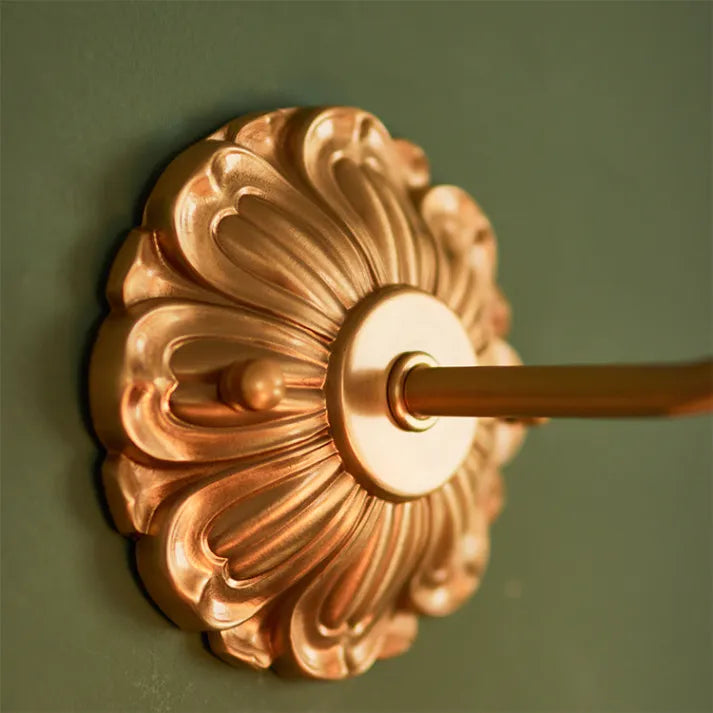 Lampe murale vintage en cuivre et verre – Pétales de fleurs délicats