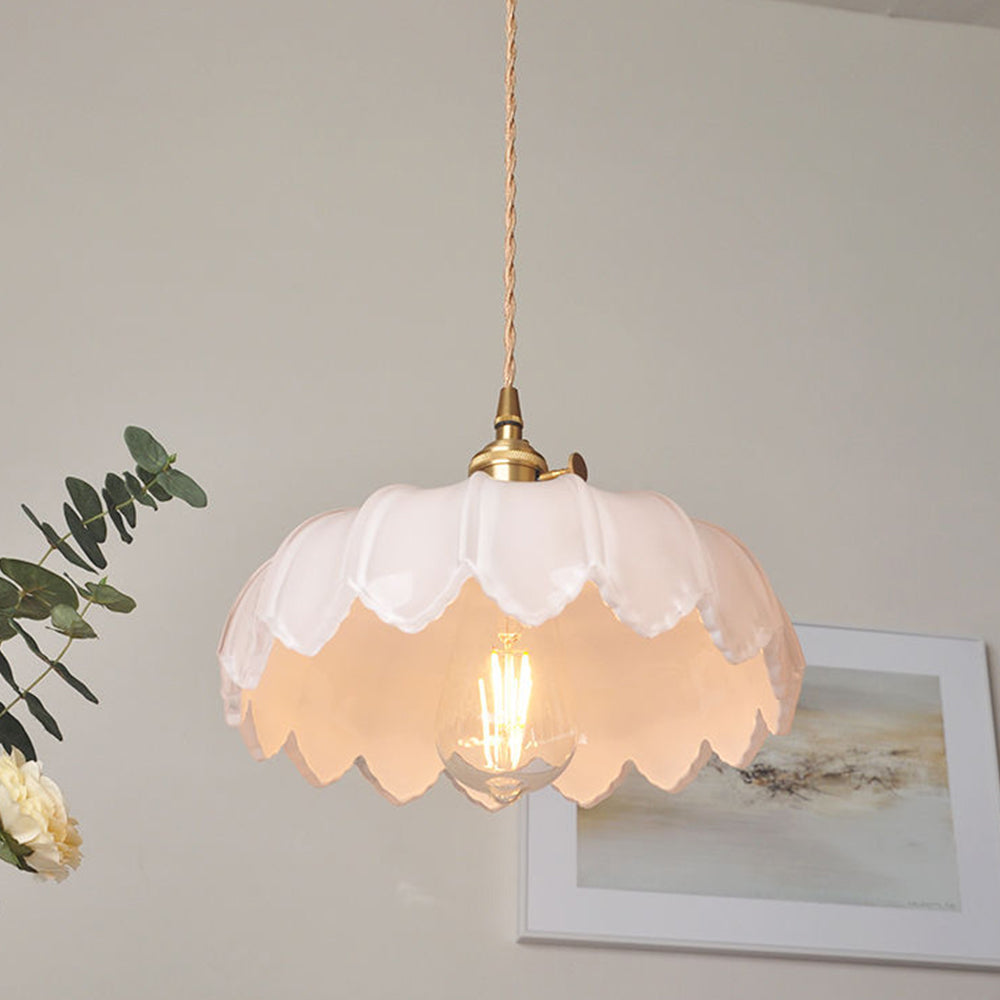 Lampe suspendue en verre translucide avec base en cuivre – Création d'une atmosphère romantique et lumineuse