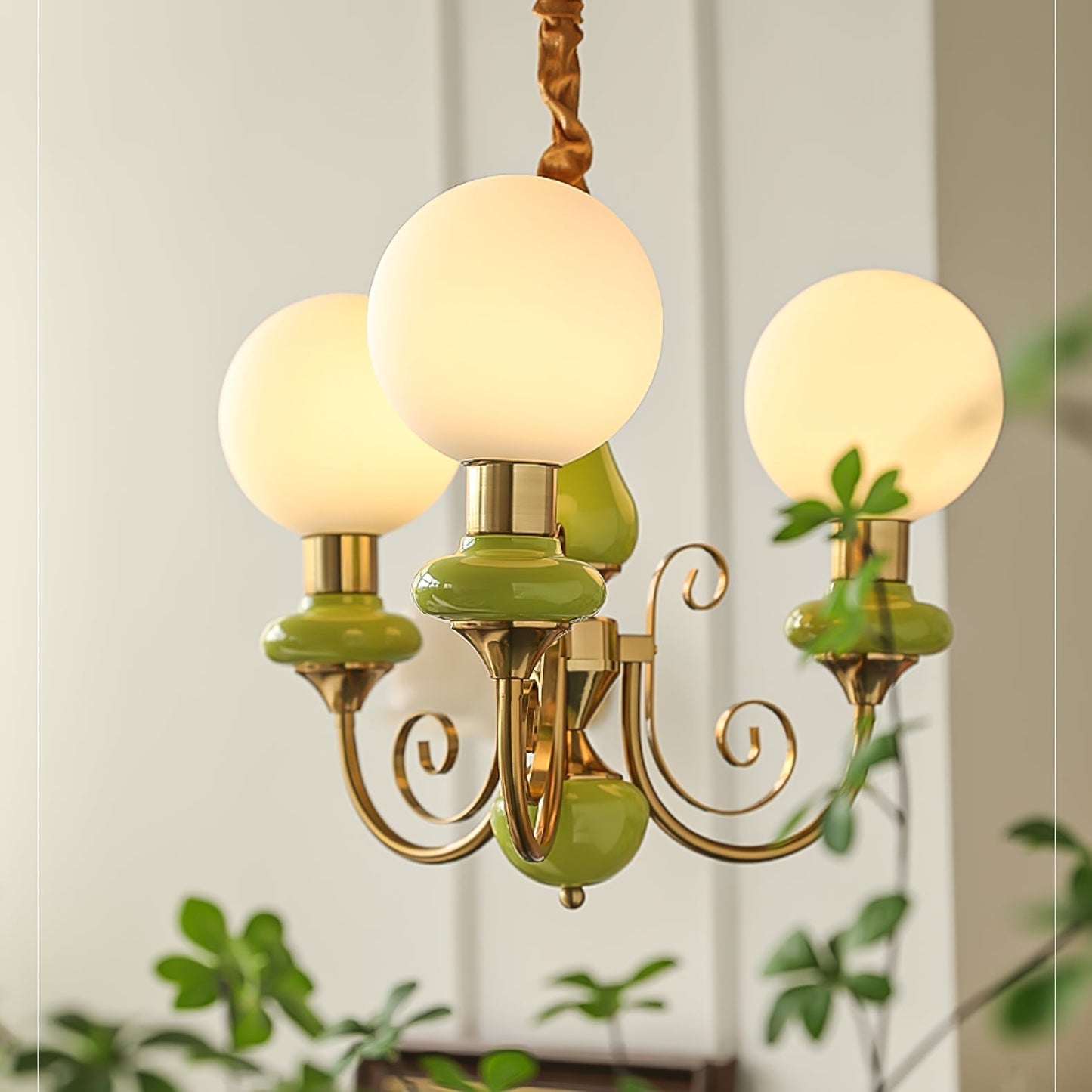 Chandelier Onyx Moderne – Luminaire Élégant en Métal et Verre pour Salon et Salle à Manger