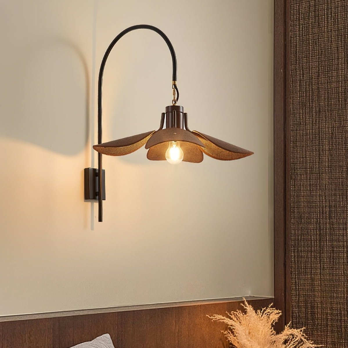 Applique Petal Bloom – Lampe Murale Élégante en Forme de Pétales