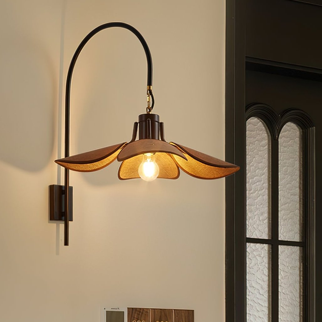 Applique Petal Bloom – Lampe Murale Élégante en Forme de Pétales