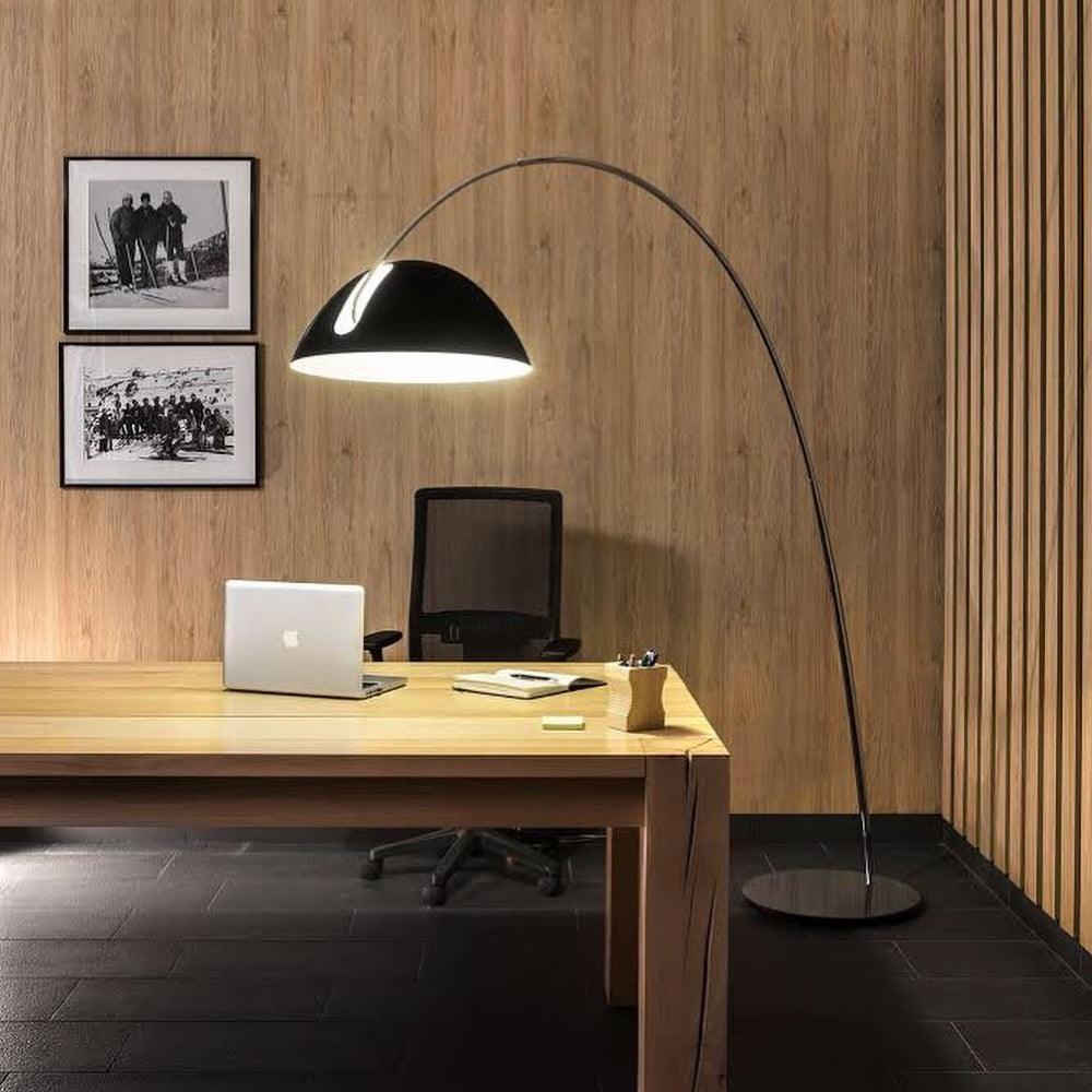 Lampadaire Verse Arc - Design Scandinave Élégant avec Bras Réglable et Éclairage LED