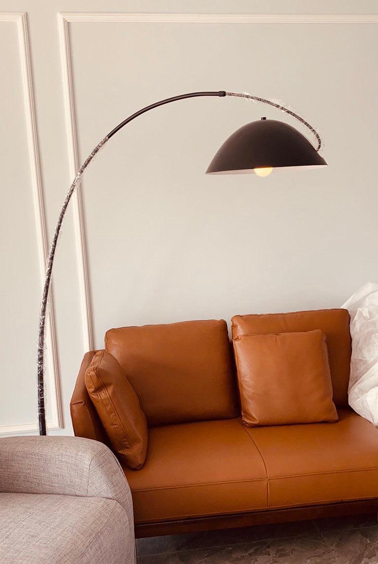 Lampadaire Verse Arc - Design Scandinave Élégant avec Bras Réglable et Éclairage LED