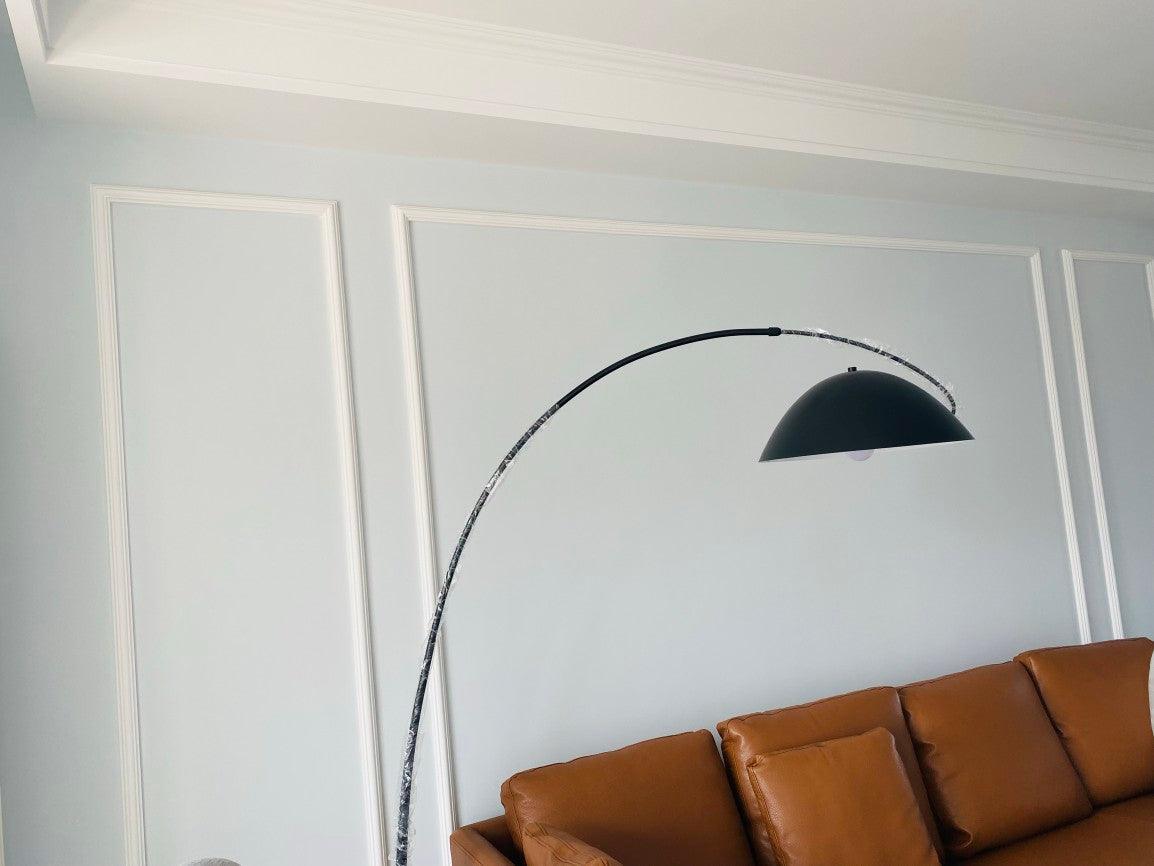 Lampadaire Verse Arc - Design Scandinave Élégant avec Bras Réglable et Éclairage LED