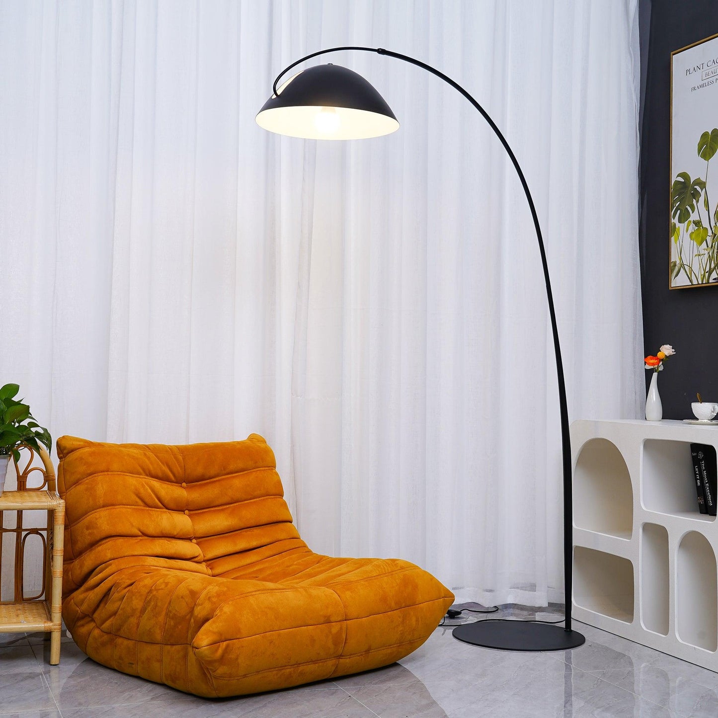 Lampadaire Verse Arc - Design Scandinave Élégant avec Bras Réglable et Éclairage LED