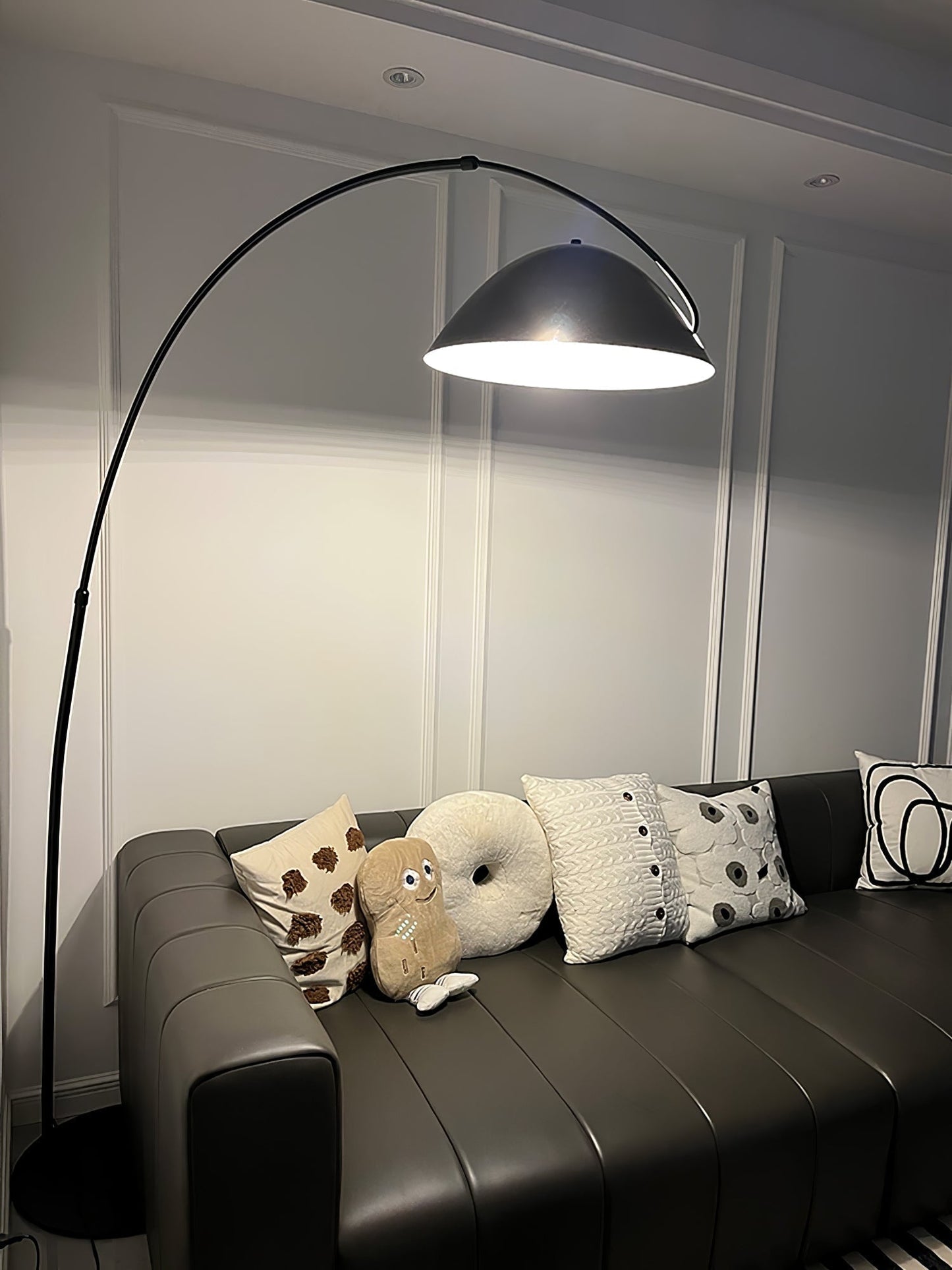 Lampadaire Verse Arc - Design Scandinave Élégant avec Bras Réglable et Éclairage LED