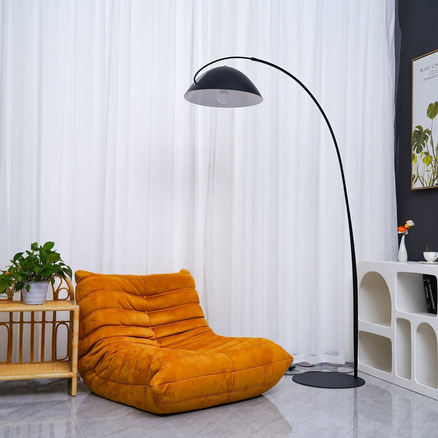 Lampadaire Verse Arc - Design Scandinave Élégant avec Bras Réglable et Éclairage LED