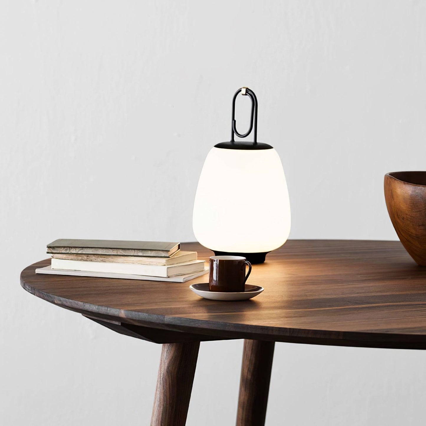 Lampe de Table Portable avec Recharge USB – Design Scandinave Élégant et Lumière Dimmable