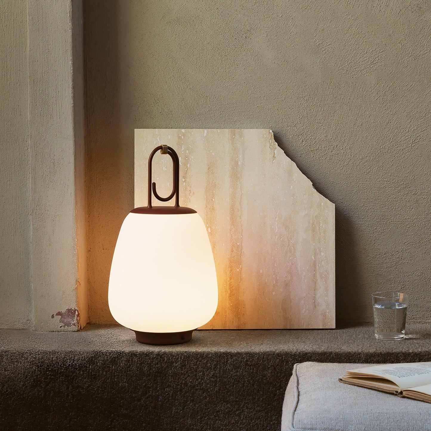 Lampe de Table Portable avec Recharge USB – Design Scandinave Élégant et Lumière Dimmable