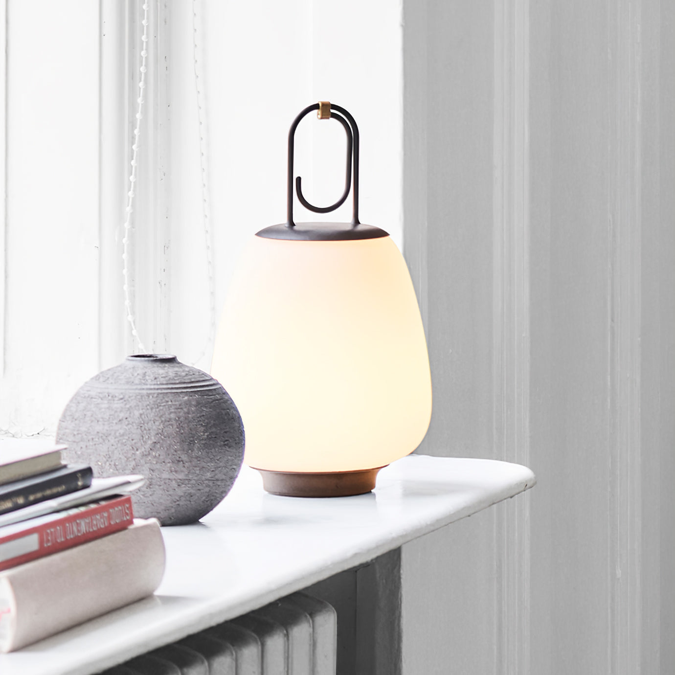 Lampe de Table Portable avec Recharge USB – Design Scandinave Élégant et Lumière Dimmable