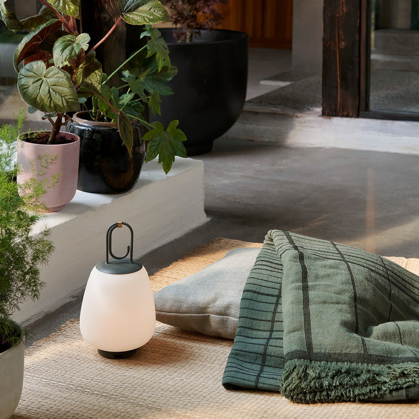 Lampe de Table Portable avec Recharge USB – Design Scandinave Élégant et Lumière Dimmable