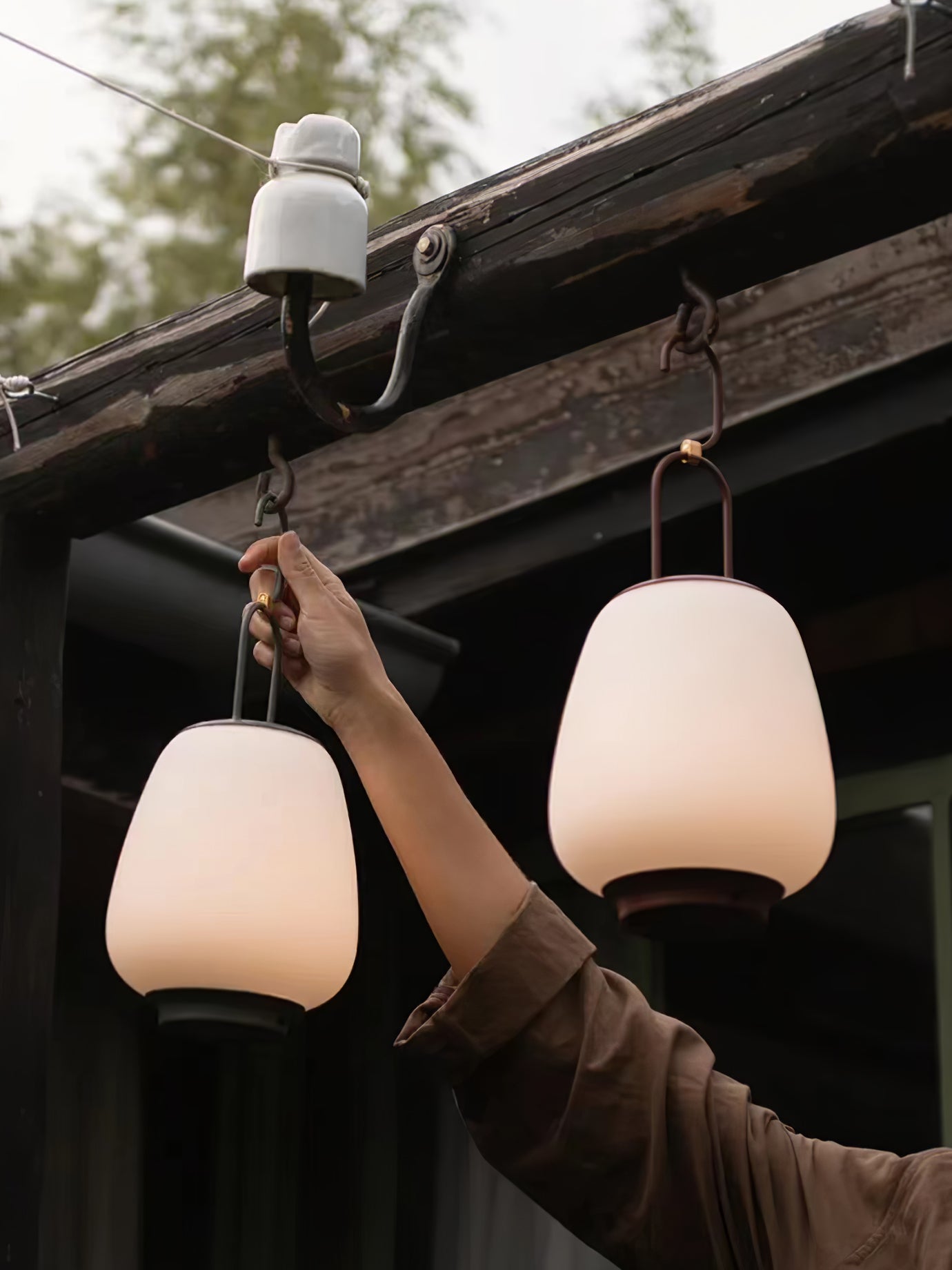 Lampe de Table Portable avec Recharge USB – Design Scandinave Élégant et Lumière Dimmable