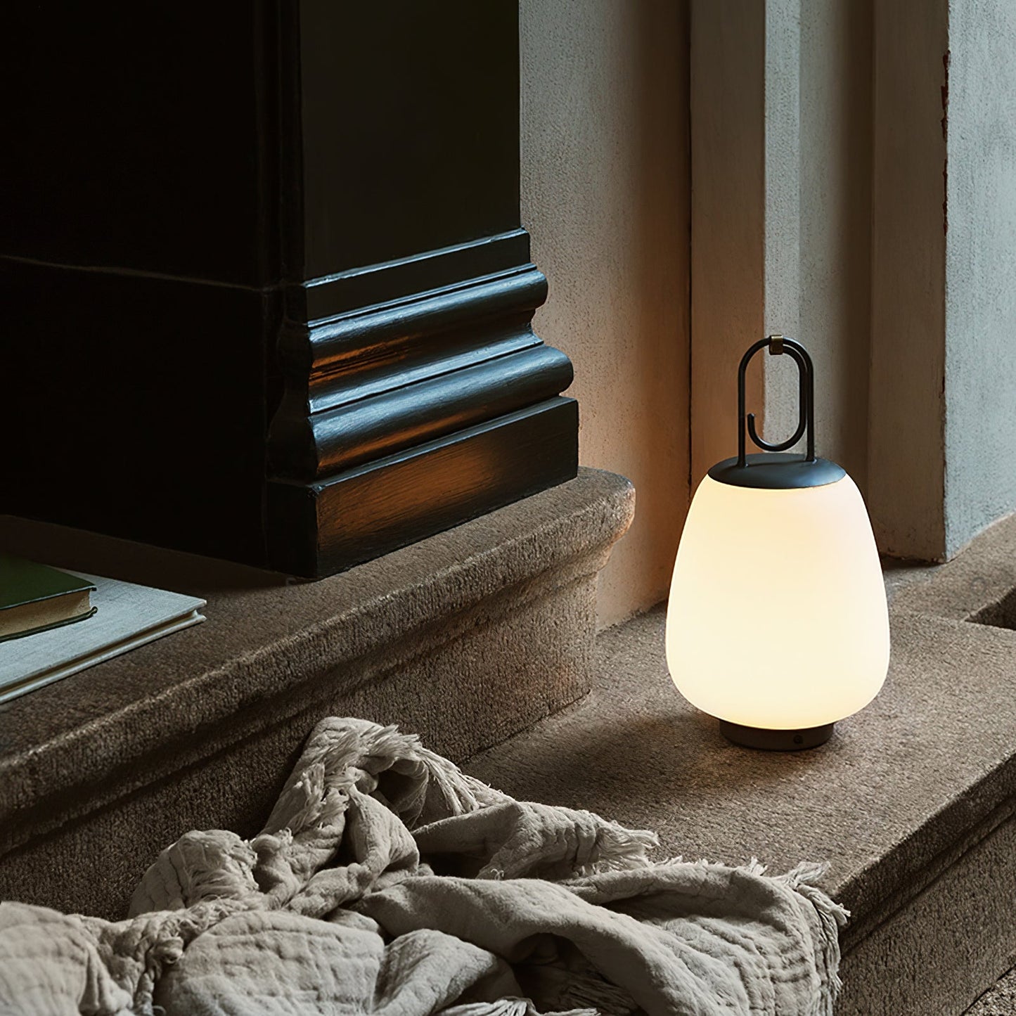 Lampe de Table Portable avec Recharge USB – Design Scandinave Élégant et Lumière Dimmable