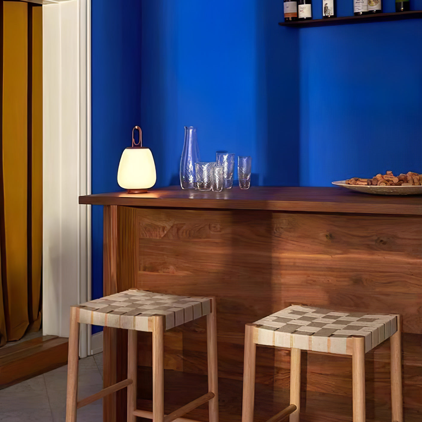 Lampe de Table Portable avec Recharge USB – Design Scandinave Élégant et Lumière Dimmable