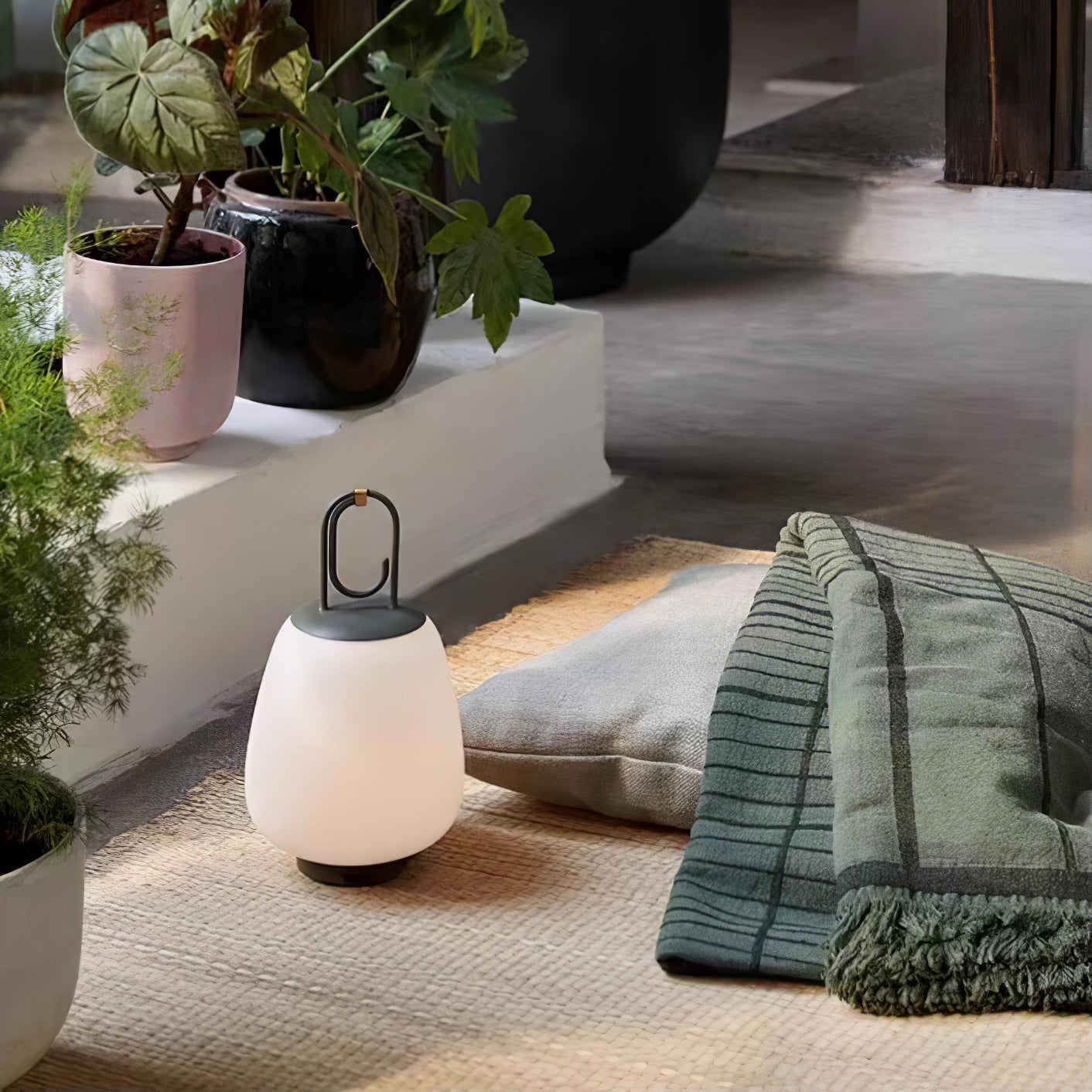 Lampe de Table Portable avec Recharge USB – Design Scandinave Élégant et Lumière Dimmable