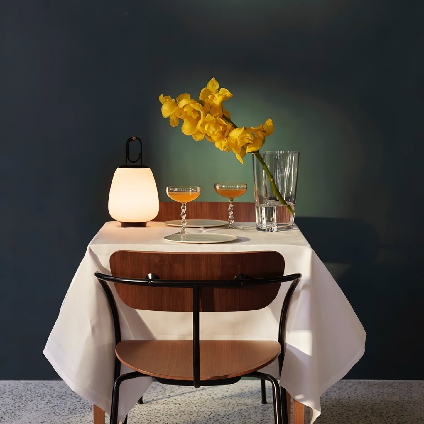 Lampe de Table Portable avec Recharge USB – Design Scandinave Élégant et Lumière Dimmable