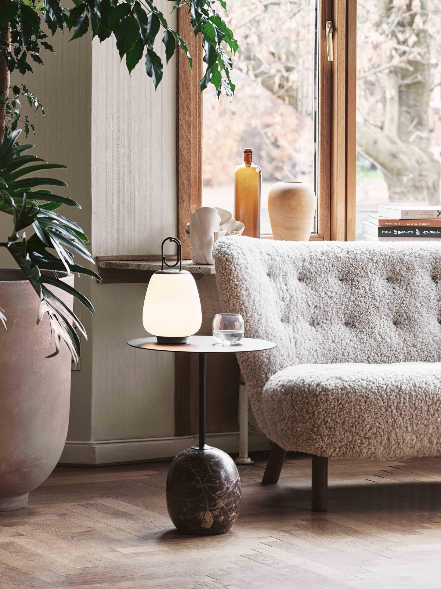 Lampe de Table Portable avec Recharge USB – Design Scandinave Élégant et Lumière Dimmable