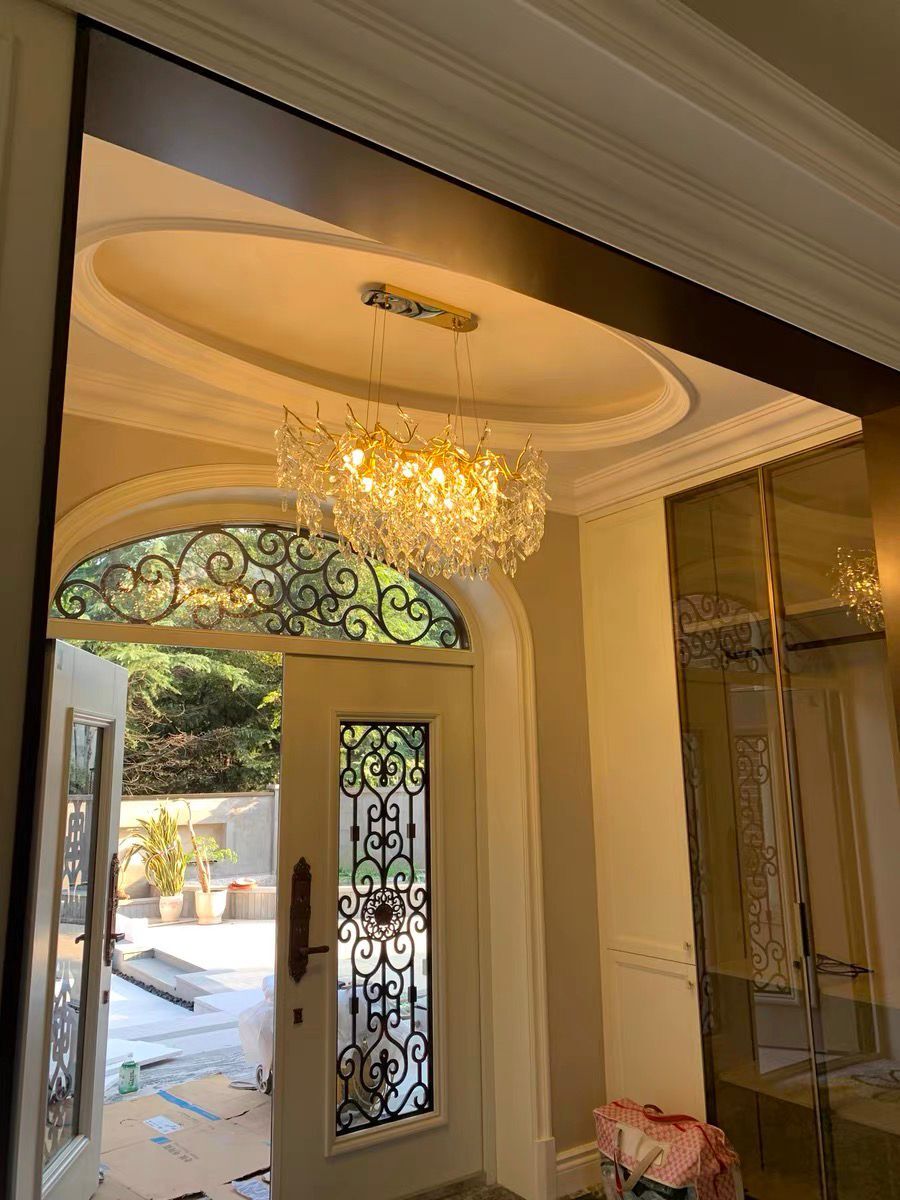 Lustre en Cristal Style Branché Français – Lustre Élégant en Aluminium et Cristal pour Salon et Salle à Manger
