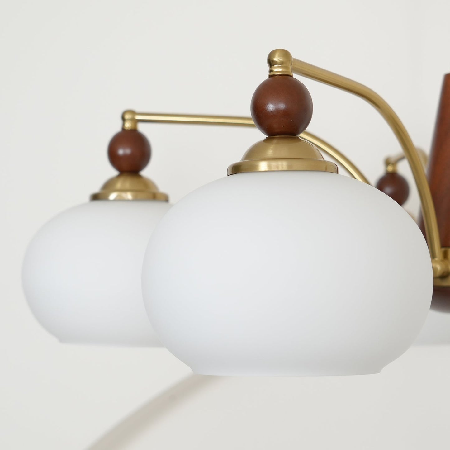 Chandelier Retro Melodica - Élégance Victoriienne et Artisanat Moderne