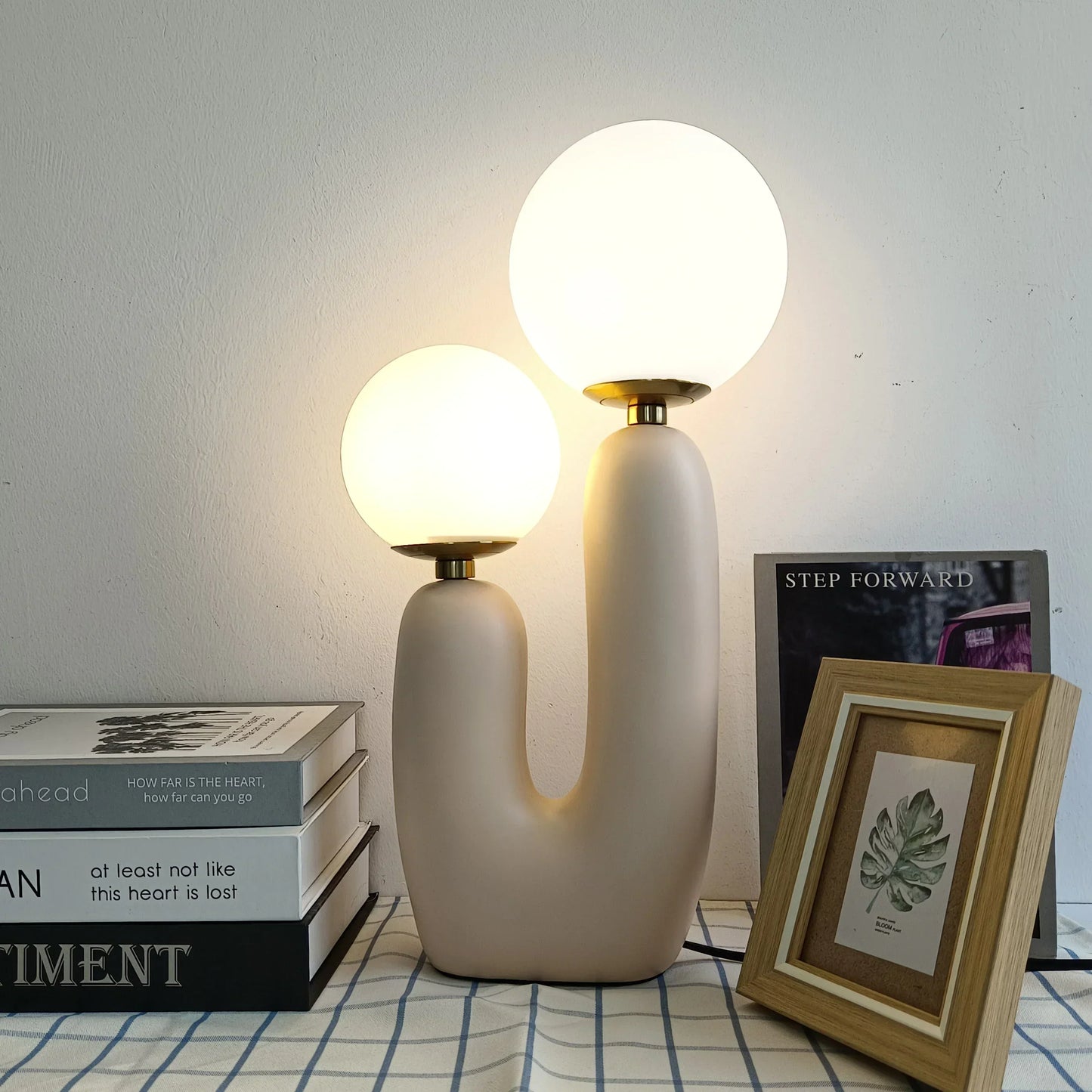Lampe de Table Moderne Cactus – Éclairage Créatif et Élégant avec Globes en Verre