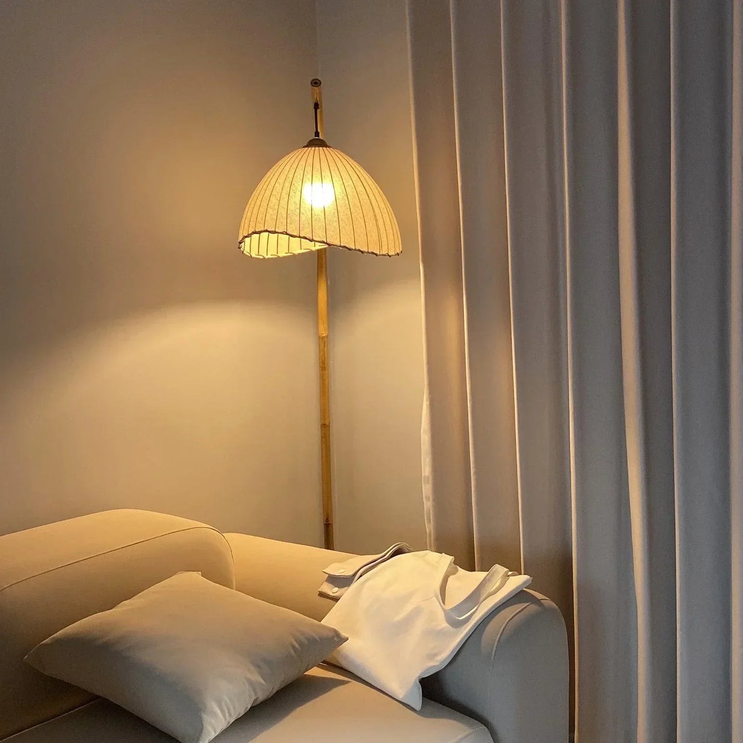 Lampe Sur Pied Japonaise en Bambou - Design Zen Minimaliste avec Douille E27