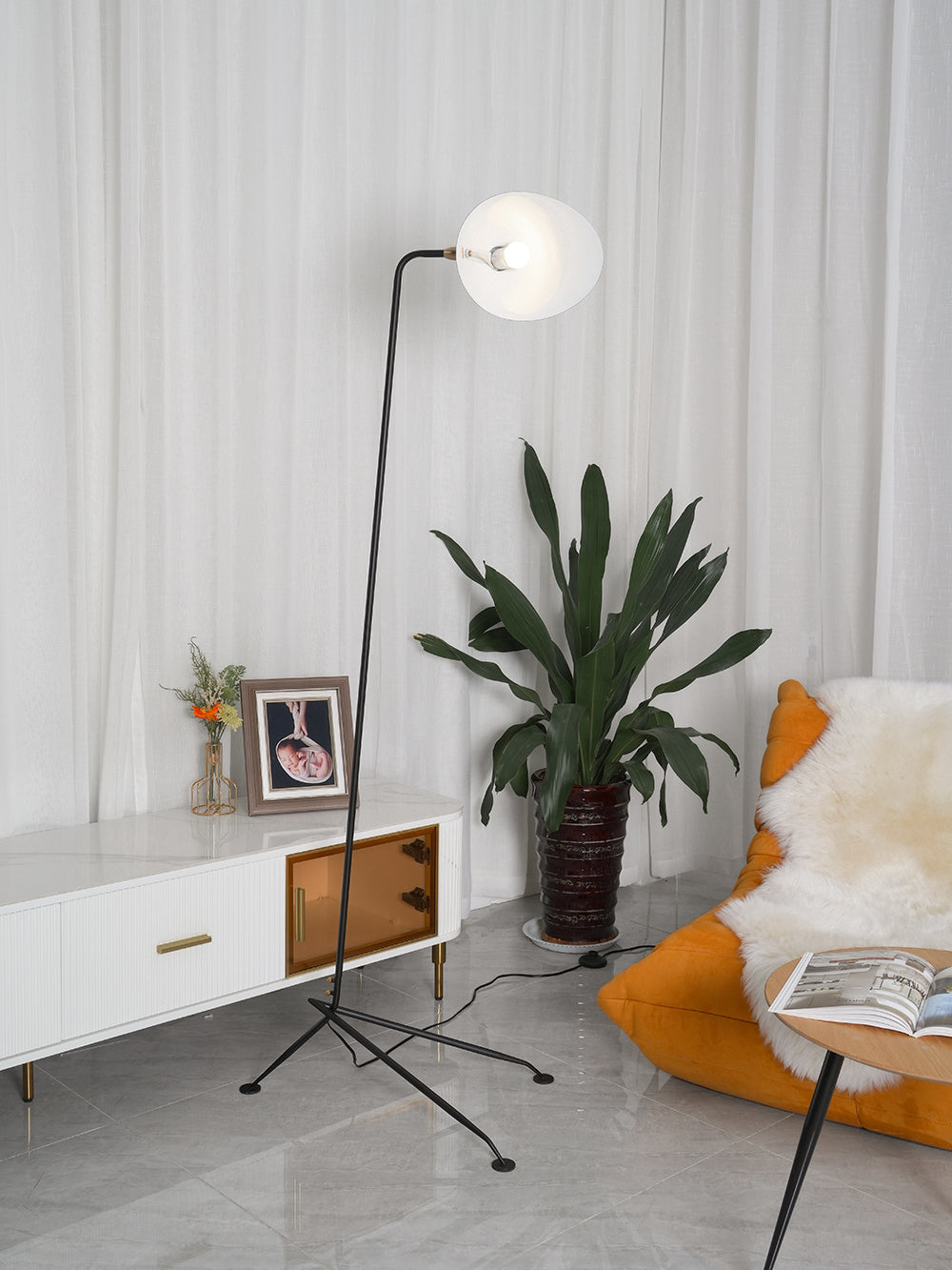 Lampe sur Pied à Trois Bras Mouille-Inspirée – Design Sculptural et Kinetique