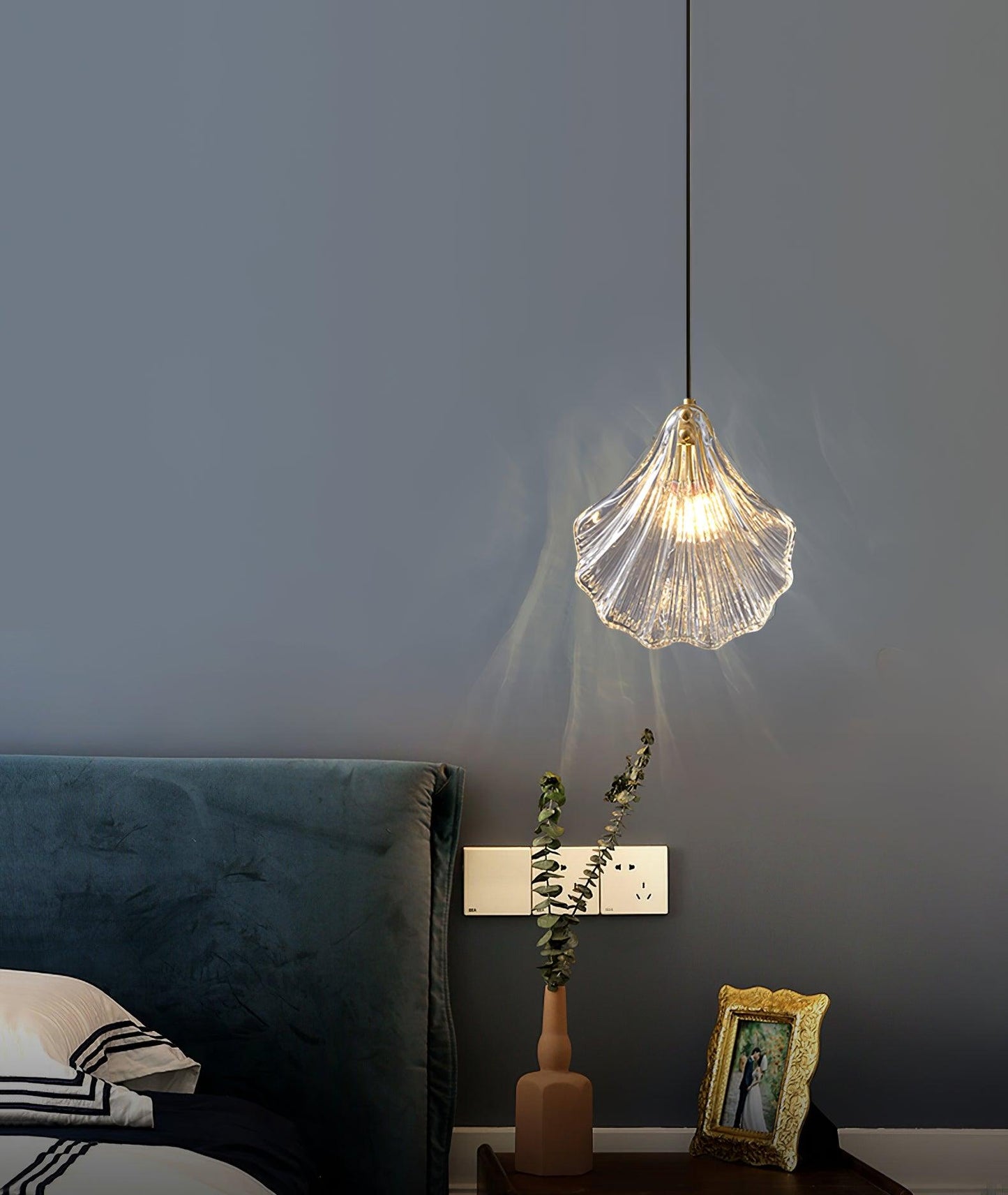 Suspension Mini Shell Design en Verre et Laiton – Lampe Moderne à Suspendre