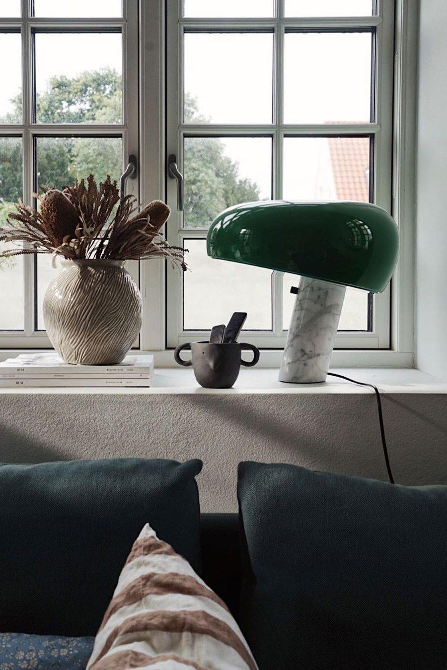 Lampe de Table Art Marble - Élégante en Marbre de Carrare et Métal avec LED