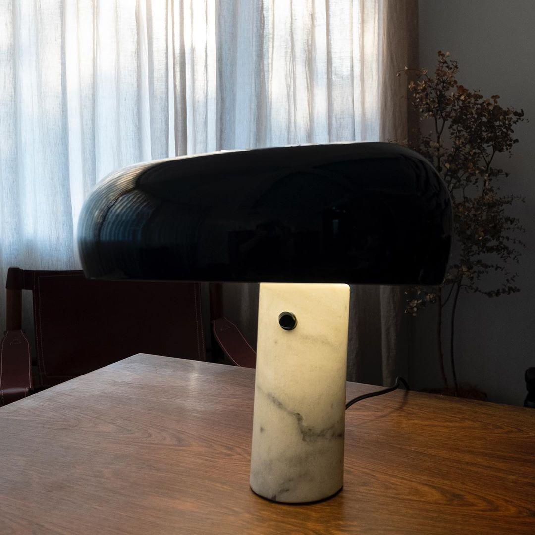 Lampe de Table Art Marble - Élégante en Marbre de Carrare et Métal avec LED