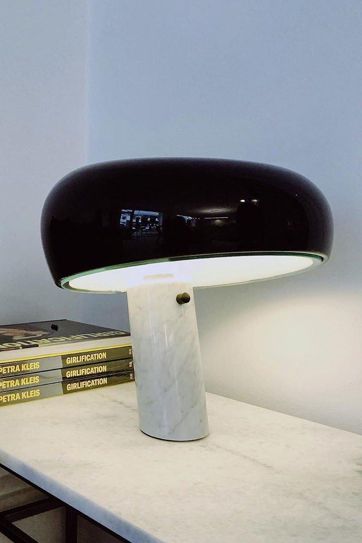 Lampe de Table Art Marble - Élégante en Marbre de Carrare et Métal avec LED