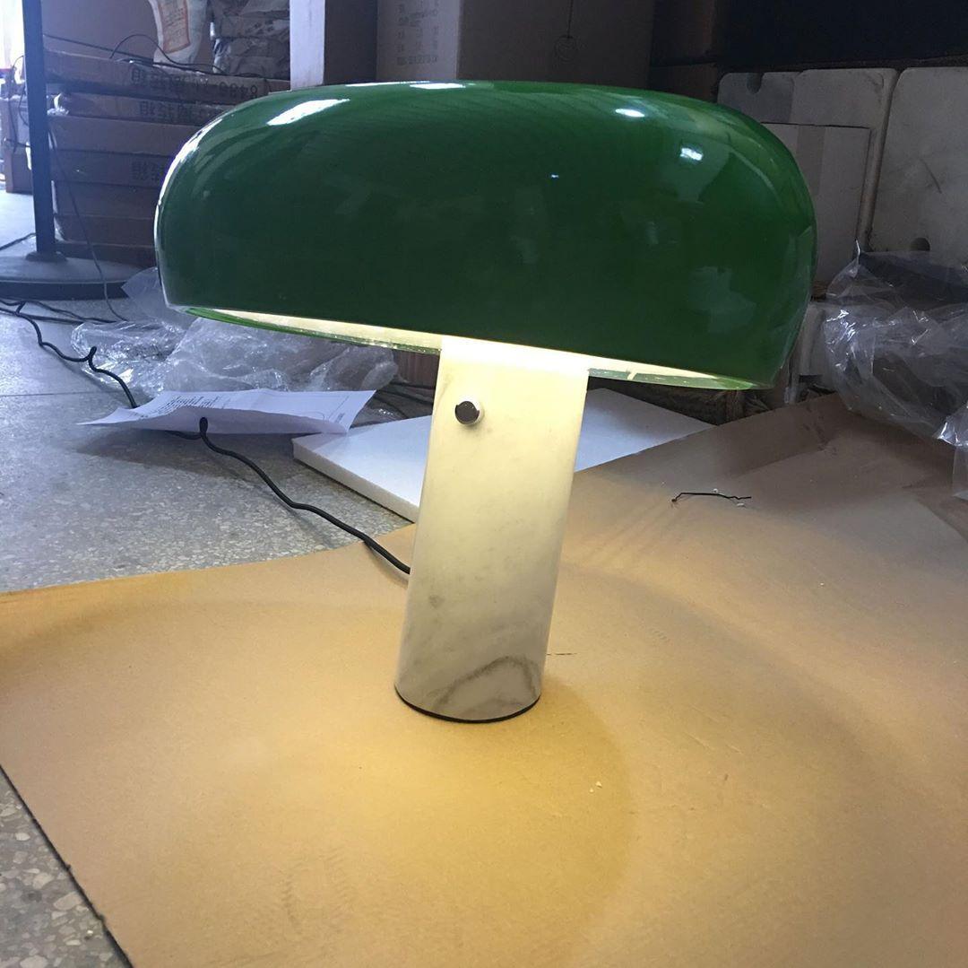 Lampe de Table Art Marble - Élégante en Marbre de Carrare et Métal avec LED