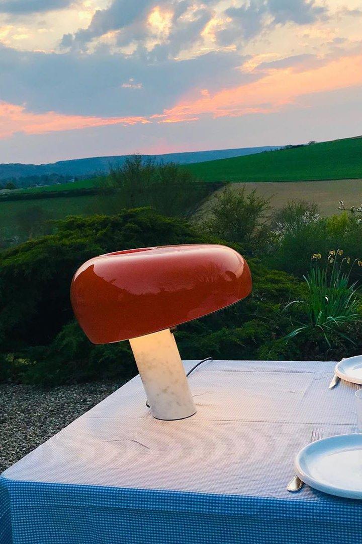 Lampe de Table Art Marble - Élégante en Marbre de Carrare et Métal avec LED