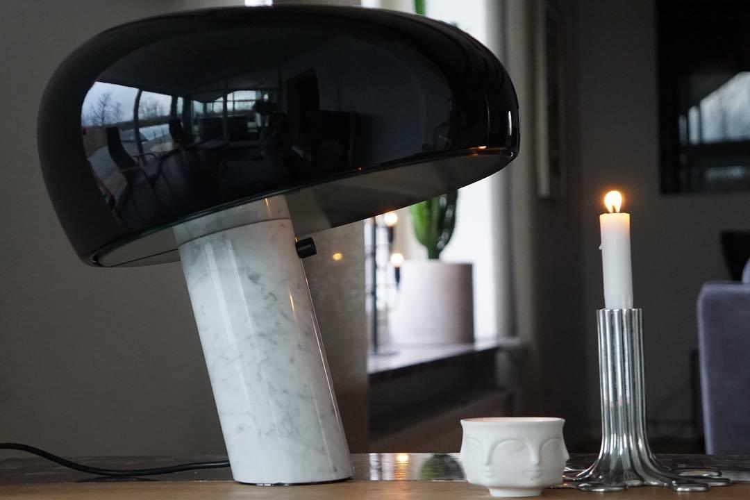 Lampe de Table Art Marble - Élégante en Marbre de Carrare et Métal avec LED
