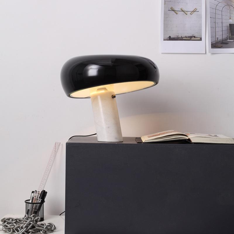 Lampe de Table Art Marble - Élégante en Marbre de Carrare et Métal avec LED