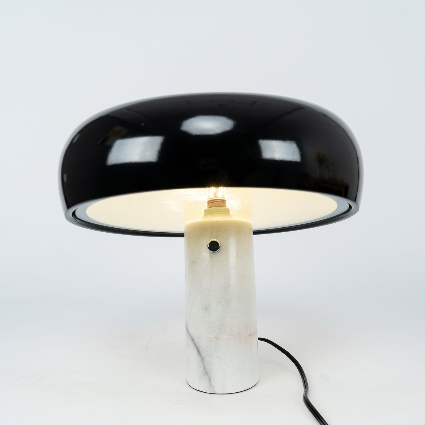 Lampe de Table Art Marble - Élégante en Marbre de Carrare et Métal avec LED