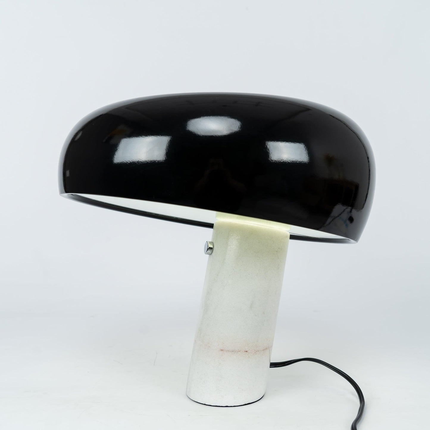 Lampe de Table Art Marble - Élégante en Marbre de Carrare et Métal avec LED