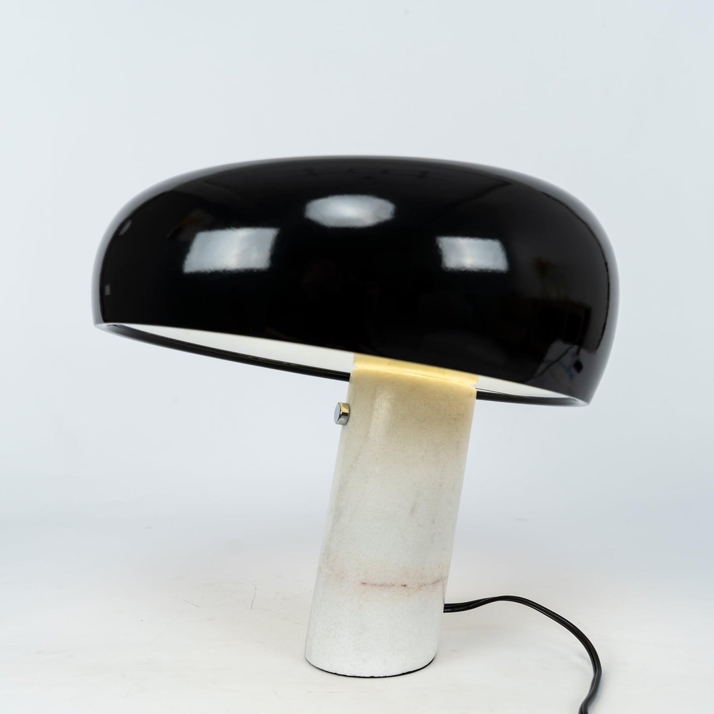 Lampe de Table Art Marble - Élégante en Marbre de Carrare et Métal avec LED