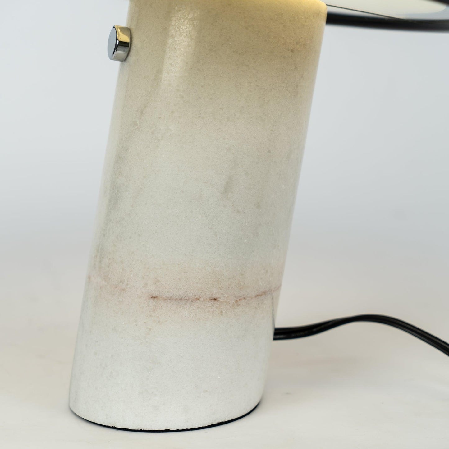 Lampe de Table Art Marble - Élégante en Marbre de Carrare et Métal avec LED