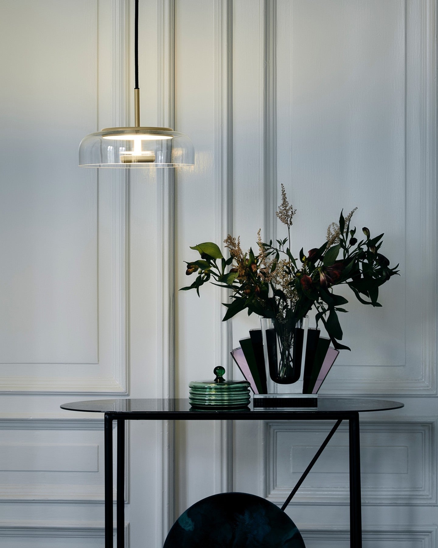 Suspension LED Solaire – Éclairage Moderne en Laiton et Verre pour Intérieur Élégant