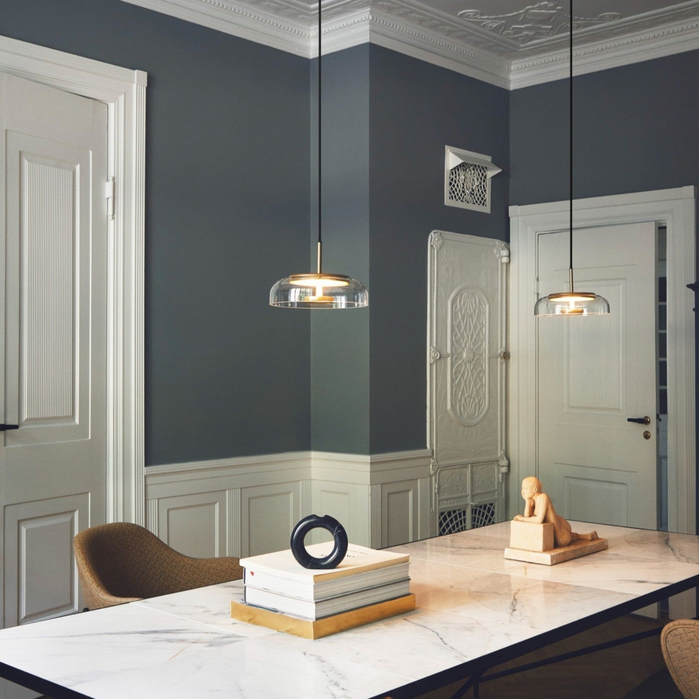 Suspension LED Solaire – Éclairage Moderne en Laiton et Verre pour Intérieur Élégant