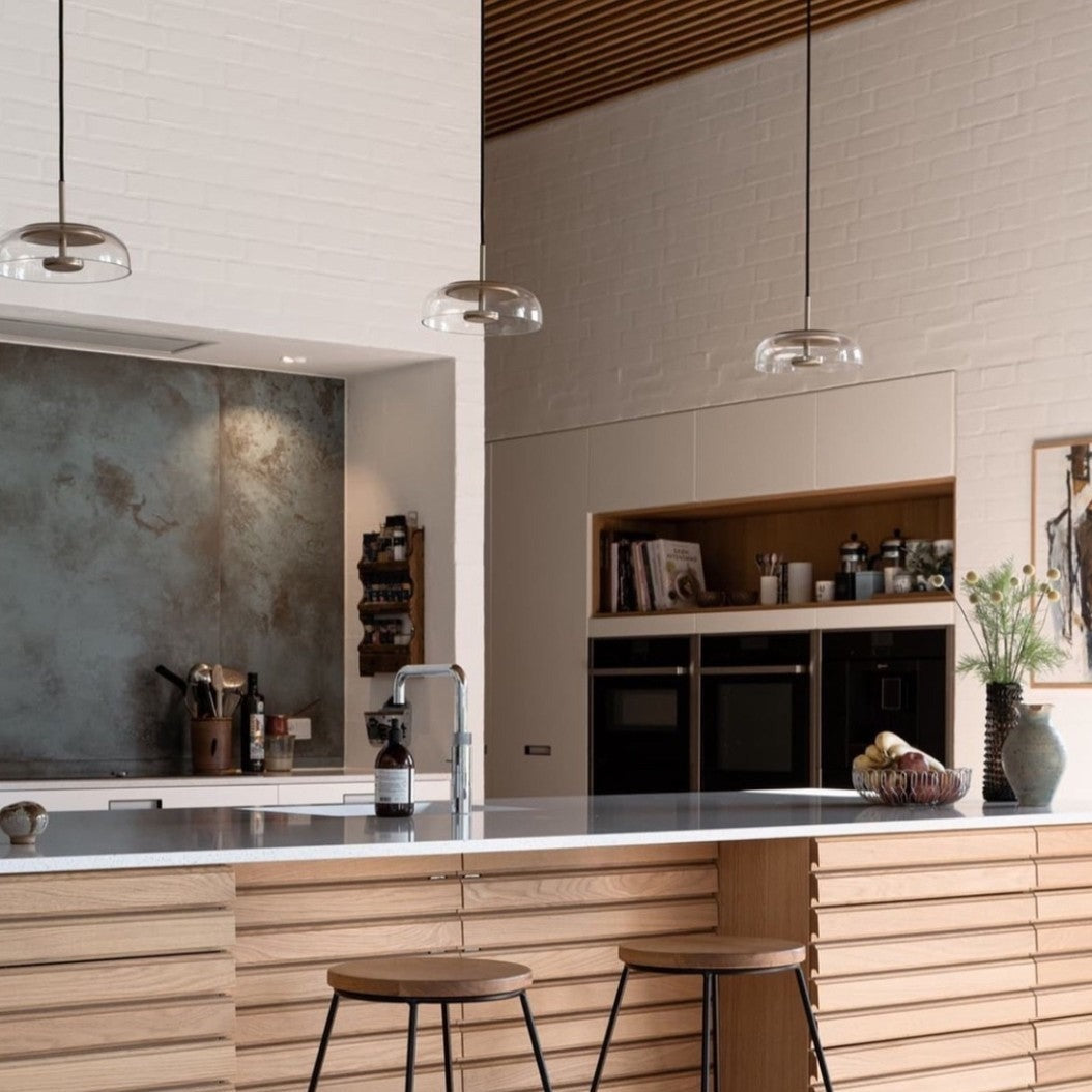 Suspension LED Solaire – Éclairage Moderne en Laiton et Verre pour Intérieur Élégant