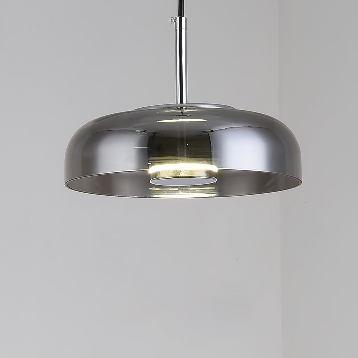 Suspension LED Solaire – Éclairage Moderne en Laiton et Verre pour Intérieur Élégant