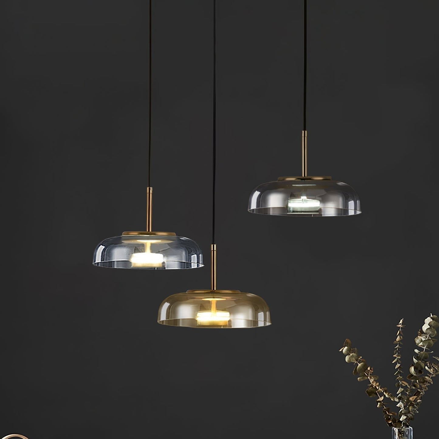 Suspension LED Solaire – Éclairage Moderne en Laiton et Verre pour Intérieur Élégant