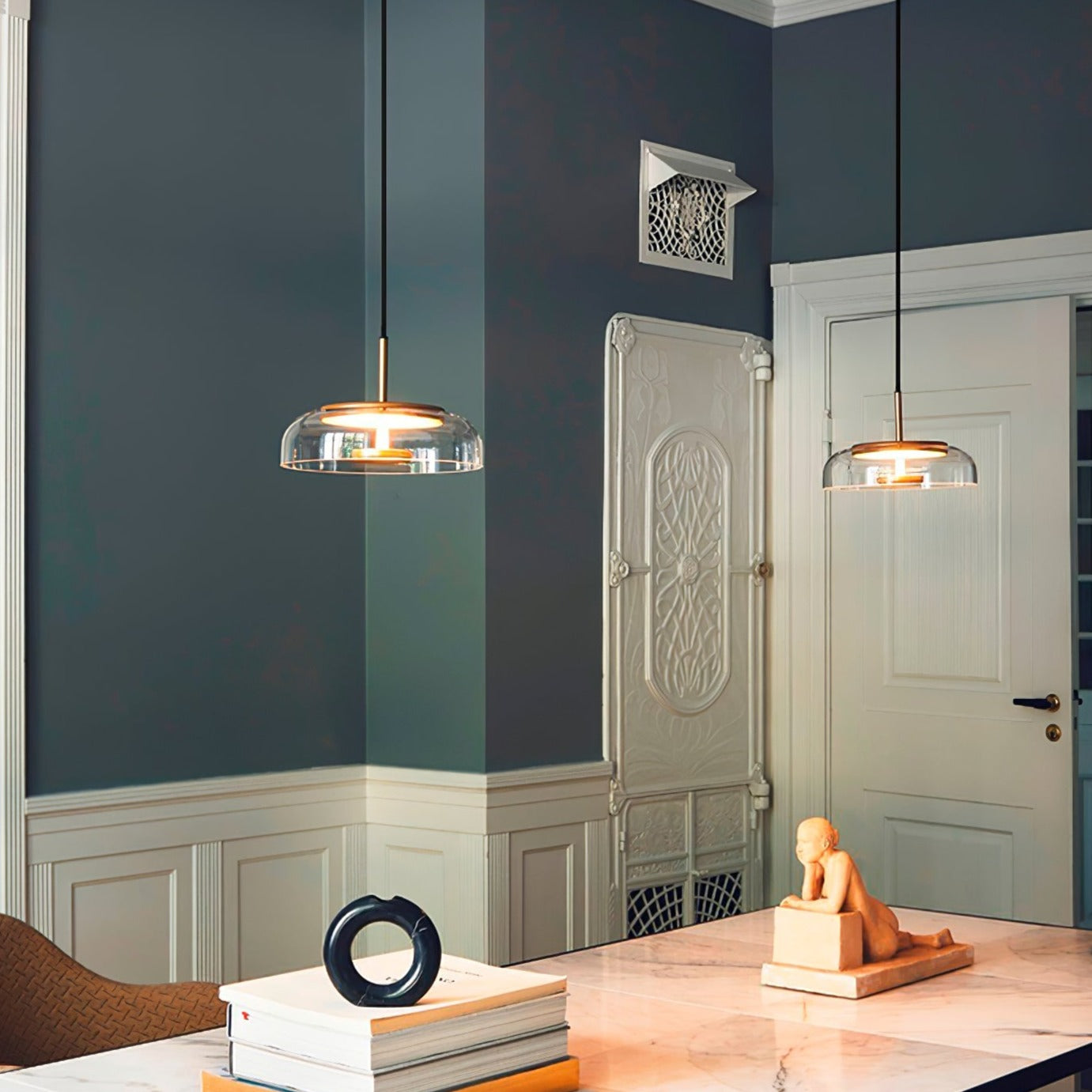Suspension LED Solaire – Éclairage Moderne en Laiton et Verre pour Intérieur Élégant