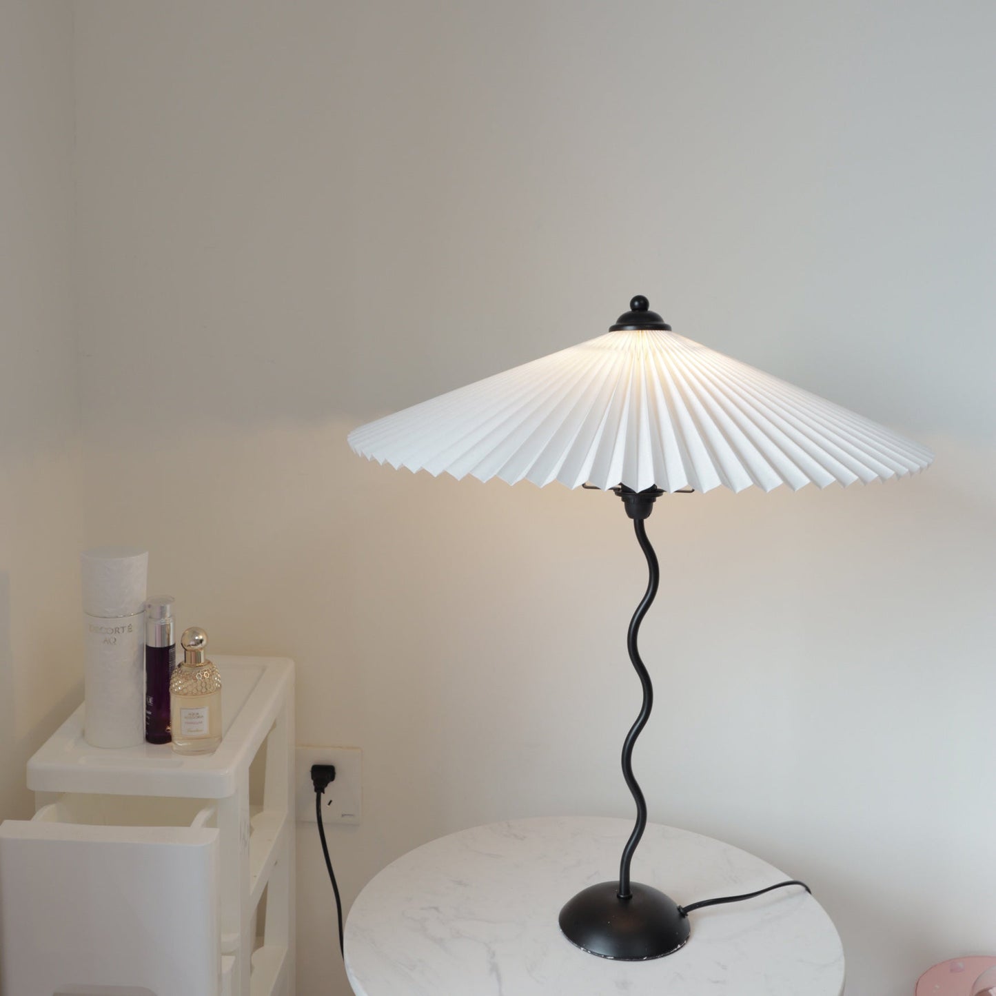 Lampe de Table Squiggle – Lampe Moderne au Design Ondulé pour Salon, Chambre et Bureau