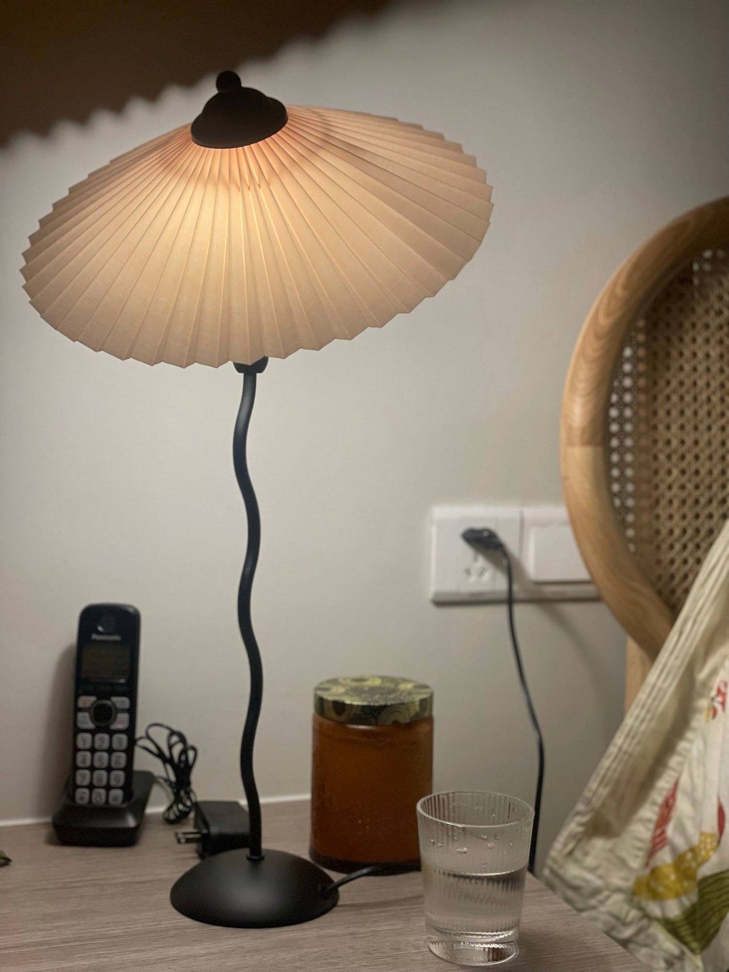 Lampe de Table Squiggle – Lampe Moderne au Design Ondulé pour Salon, Chambre et Bureau
